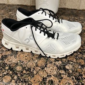 White/black on cloud x running shoes/lightweight